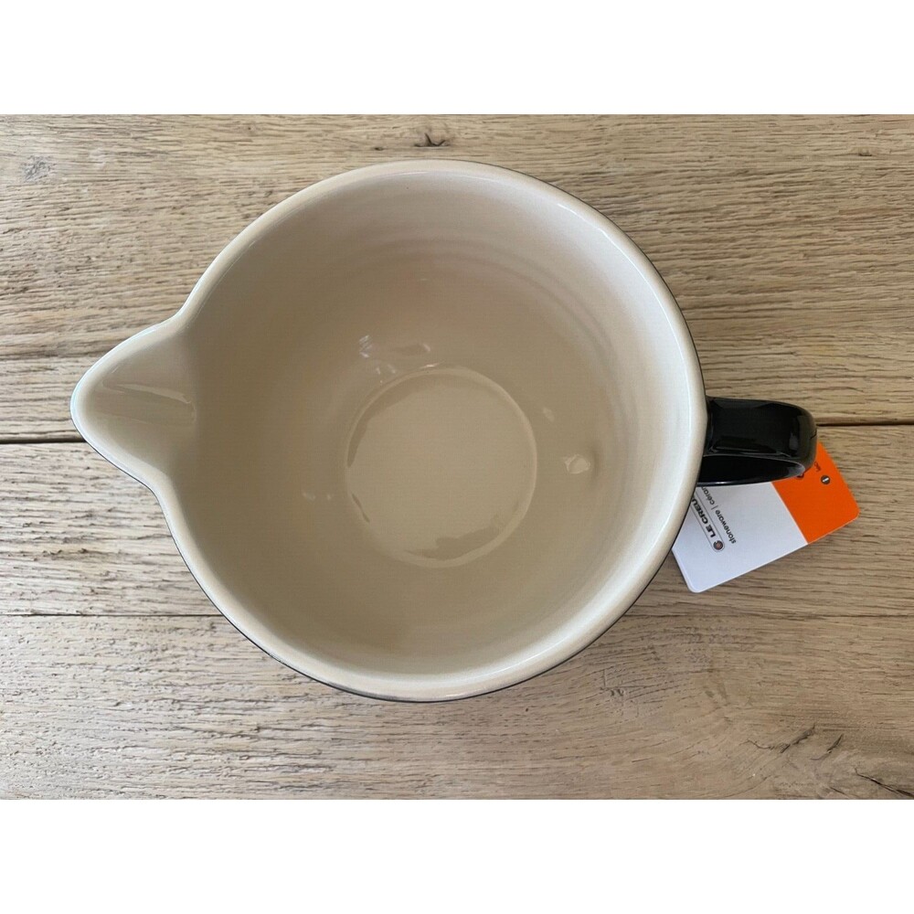 Le Creuset Stoneware Batter Mixing Bowl 2 qt Onyx Black NEW - Picture 5 of 7